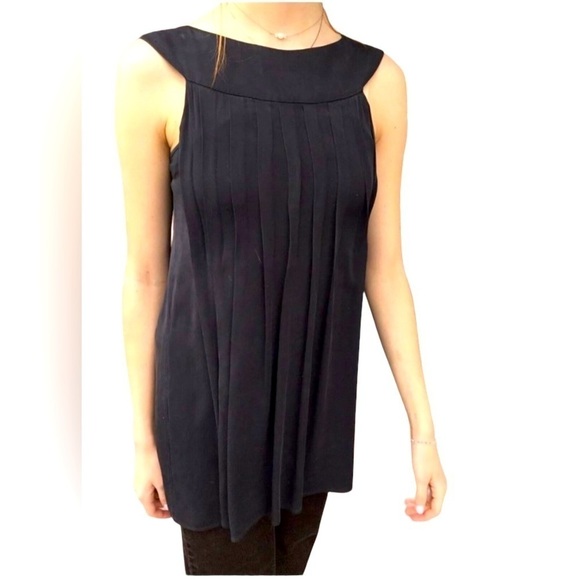 Alice + Olivia M Black Silk Pleated Front Aline Blouse - Picture 6 of 6